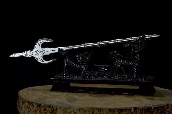 Longquan tea knife metal model Eighteen -like blades Fangtian painting halberd long Martial Arts Training long staff micro -blade ornaments