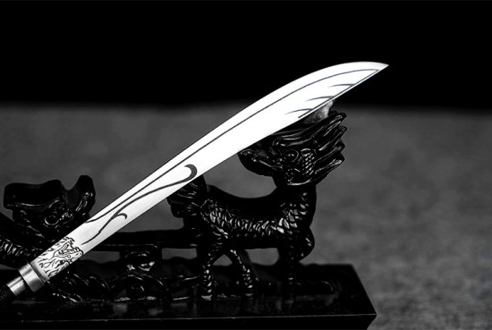 Mini Tea Sword Ornament - Eighteen Weapons (Var 2)