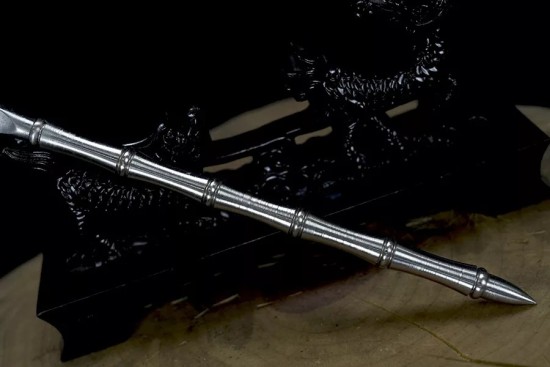 Longquan tea knife metal model Eighteen -like blades Fangtian painting halberd long Martial Arts Training long staff micro -blade ornaments