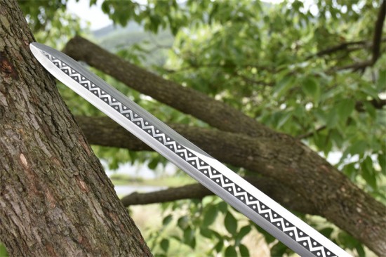 Douyin same Longquan sword handmade forging all -in -one wooden handle six sides Tang sword sword sword sword collectible blade
