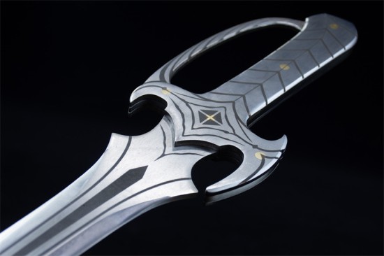 Longquan sword handmade forging all -in -one modern sword film and television chief sword defense collectible blade collection process