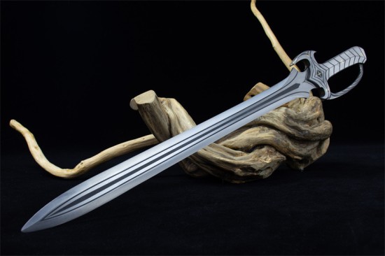 Longquan sword handmade forging all -in -one modern sword film and television chief sword defense collectible blade collection process