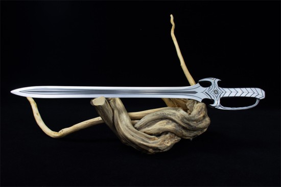 Longquan sword handmade forging all -in -one modern sword film and television chief sword defense collectible blade collection process