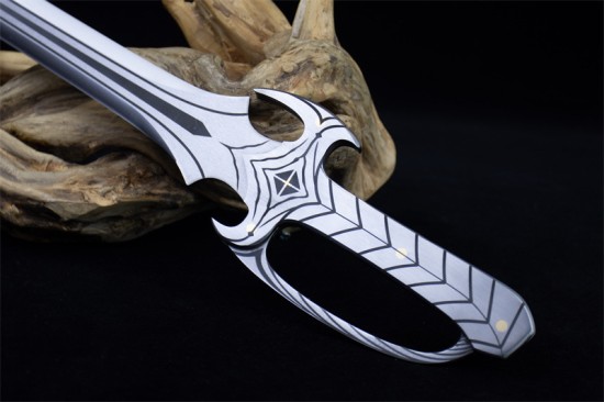 Longquan sword handmade forging all -in -one modern sword film and television chief sword defense collectible blade collection process